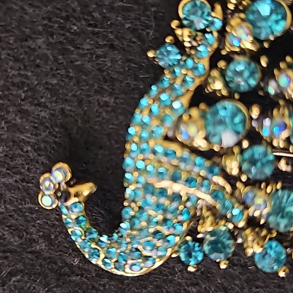 NWT Crystal and Rhinestone Peacock Pin - Picture 2 of 4